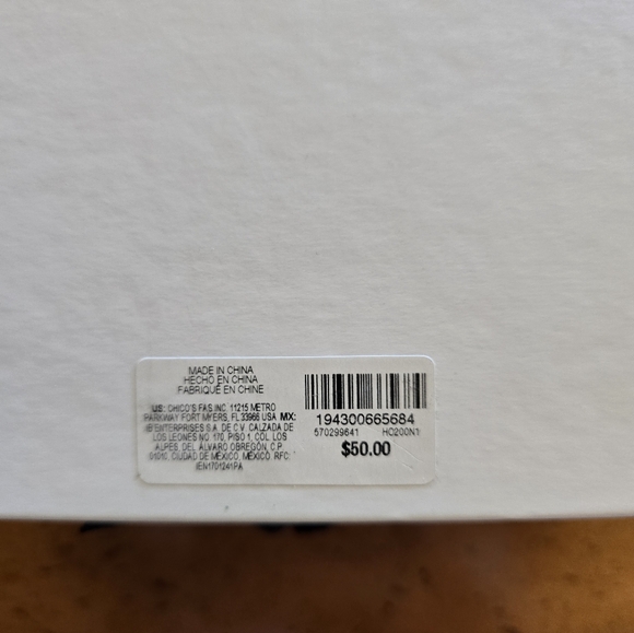 NEW original box White House Black Marker charm necklace. - Picture 7 of 7